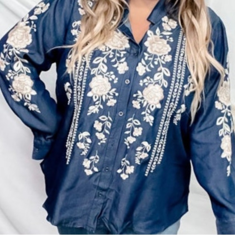 André, the unit brings you this Savanna Jane embroidered button down top